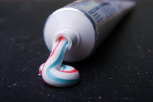 dye toxins in toothpaste